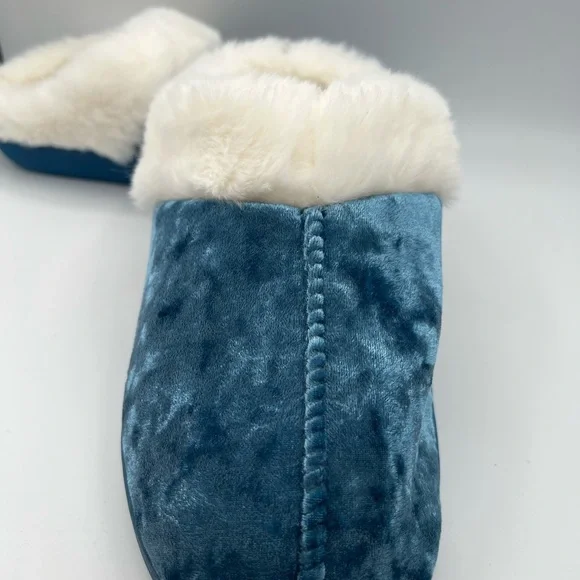 Cozy Blue Velvet Women's Slippers - Picture 9 of 9
